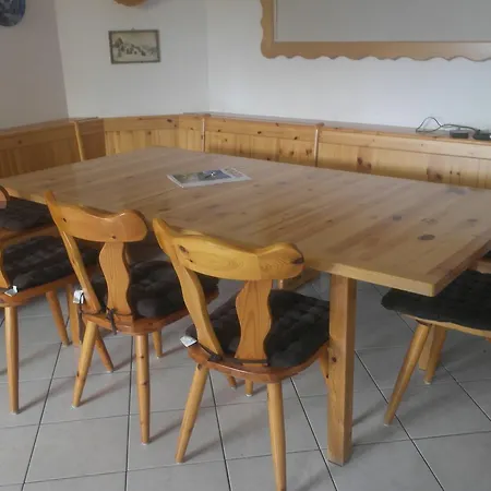 Lägenhet Spacious Directly In Skiing Area Domat