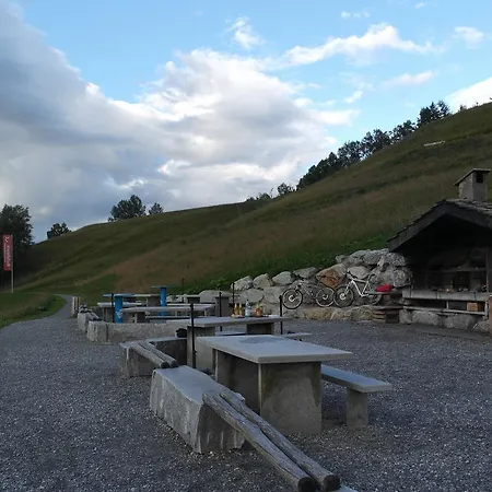 Spacious Directly In Skiing Area Lägenhet Domat